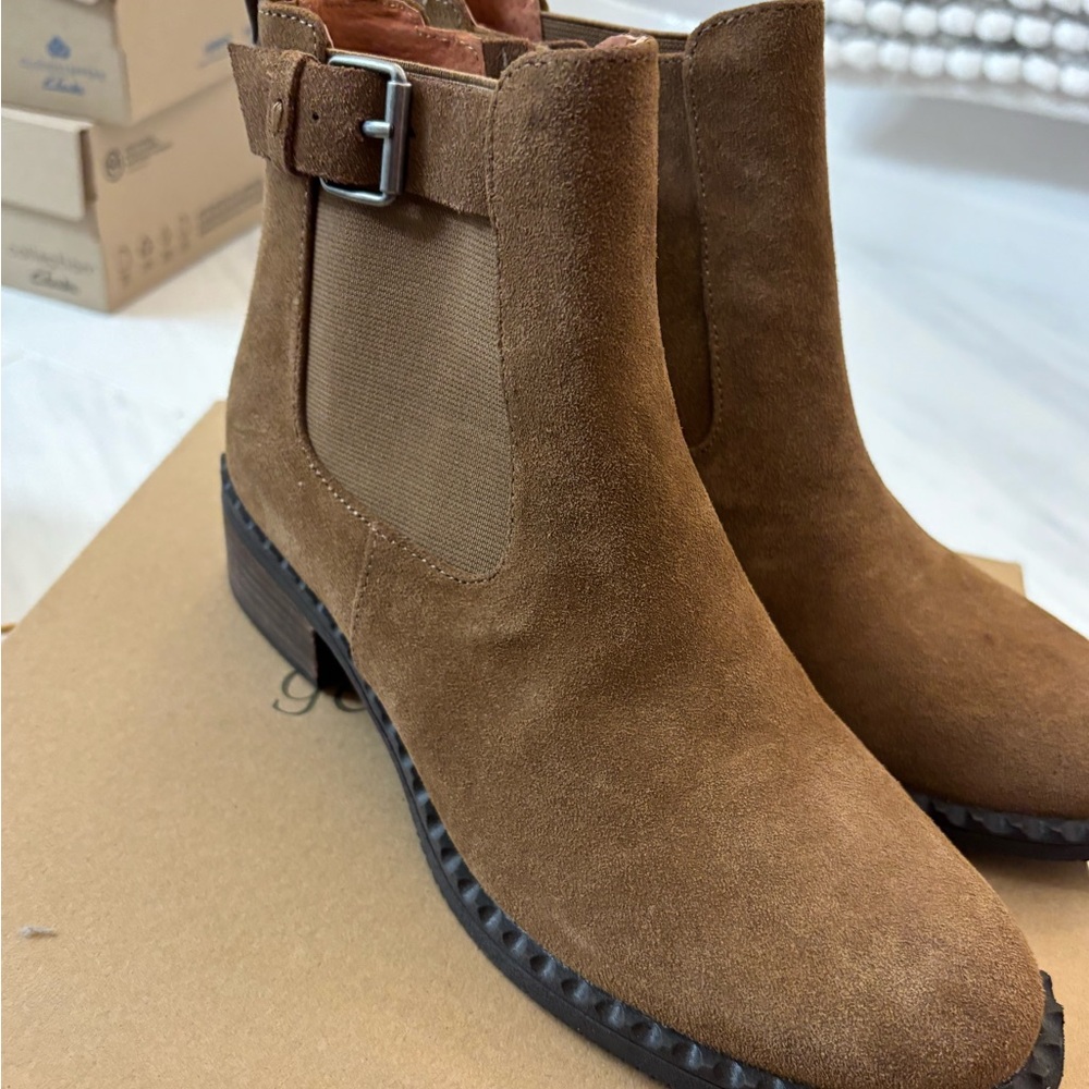 Women’s Brown Suede Chelsea Boots